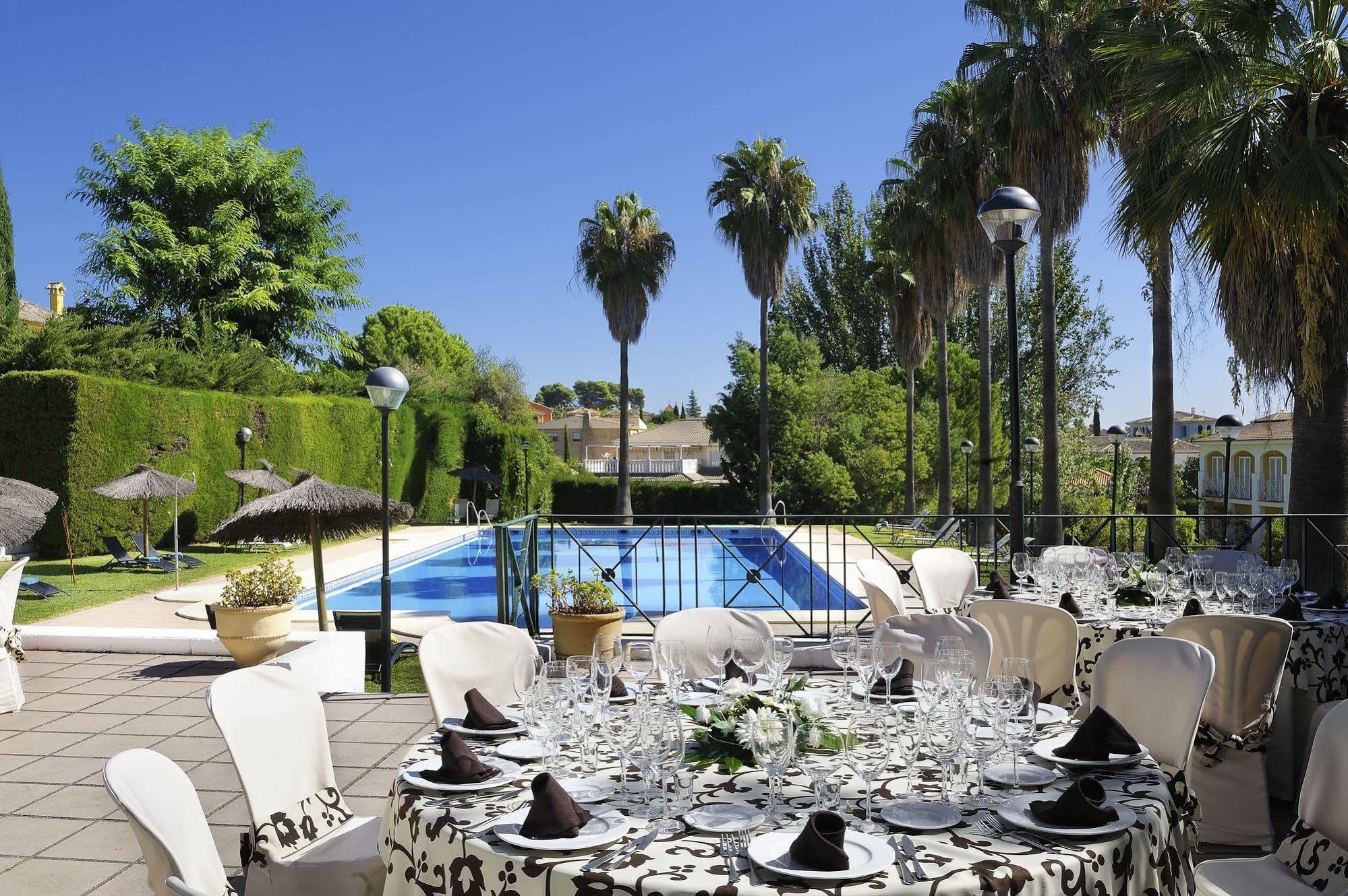 Exe Las Adelfas Cordoba Restoran fotoğraf